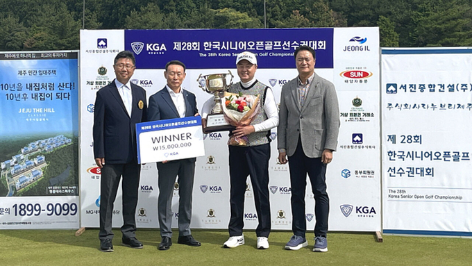 우승자 박도규(왼쪽에서 세 번째)